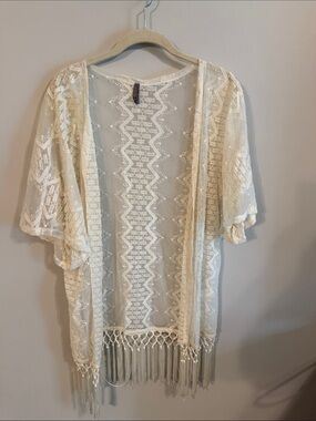 Vanity Cream Lace Fringe Kimono